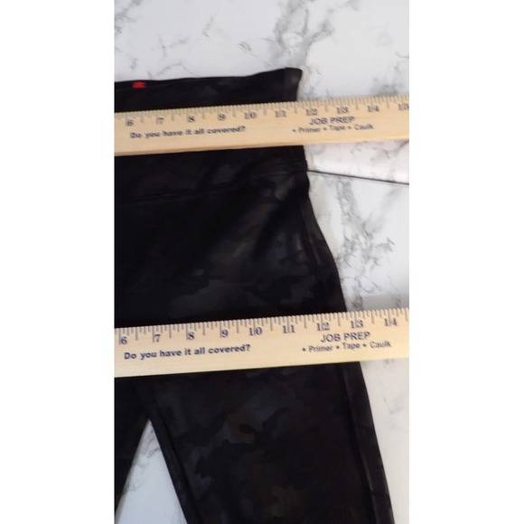 Spanx Ankle Leggings Black Camouflage Mid-Rise Wide Waistband Stretch Size Small - Picture 7 of 15